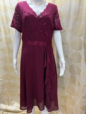 Elegant Burgundy Lace & Chiffon V-Neck Dress